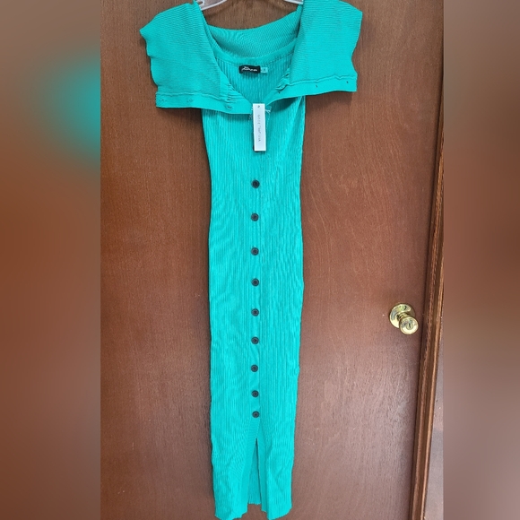 Elegant Off-Shoulder Teal Dress - Picture 4 of 4